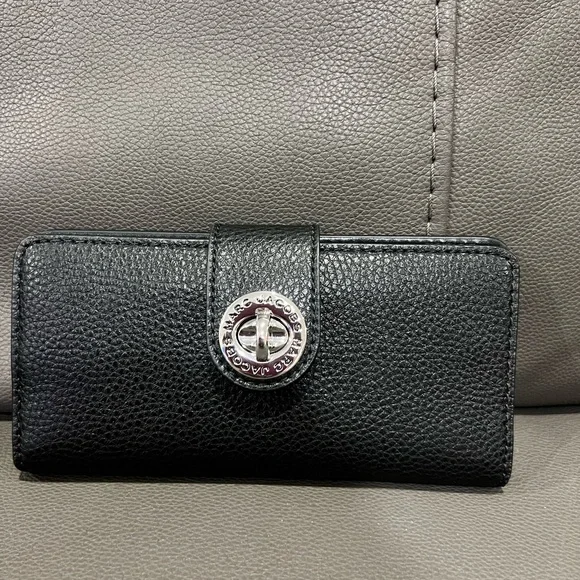 Marc Jacobs Signet Turnlock Shoulder Bag with matching wallet